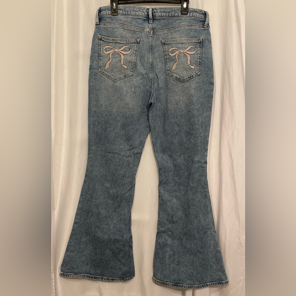 Arizona Jean Company Light Blue Flare Jeans with Bow Accents on Back Pockets